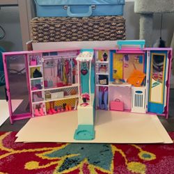 Barbie Closet With Accessories 
