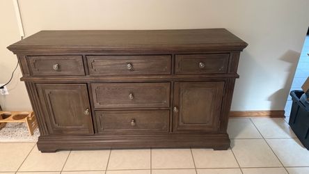 Traditional Wooden Buffet / Sideboard Cabinet with Ample Storage