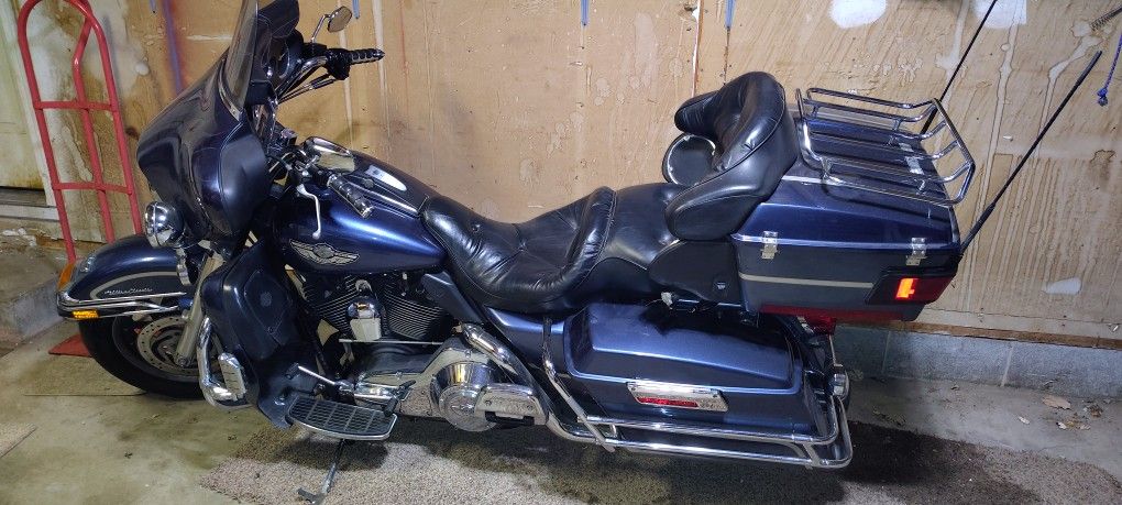 Harley Davidson Ultra Glide 100 Anniversary Edition 