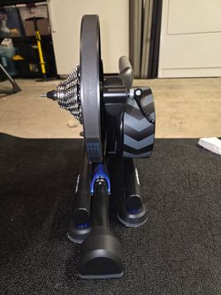 Wahoo KICKR V5 Smart Trainer – Like New – Used 4 Times