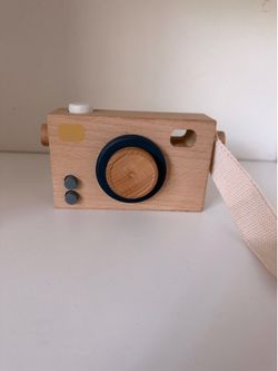 Wooden toy camera