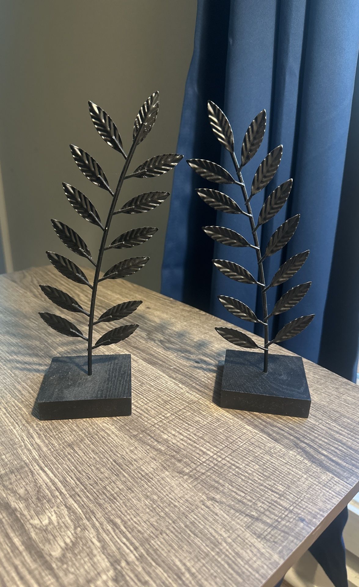 Black Leaf Stands 2 Small