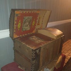 Antique 18th Century Some Style Steamer Trunk 