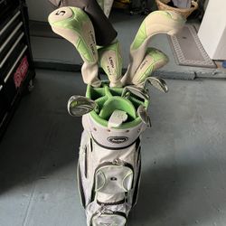 Lady RH GC Lady Edge 8-SW With 1-3-5-6-7 Woods Color Green Matching Throughout Set Grips, Bag Covers Putter With Bag & Putter