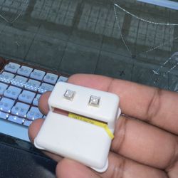 10K VS DIAMOND EARRINGS