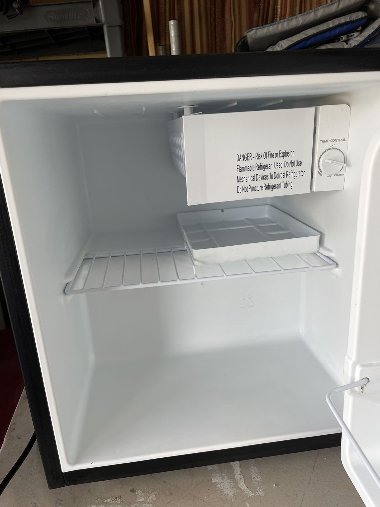 Galanz Mini Fridge 1.7 Cu Ft Model GL17BK for Sale in Decatur, IN