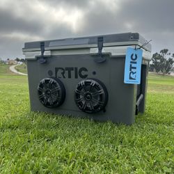 RTIC 52 Quart Cooler Speaker Box