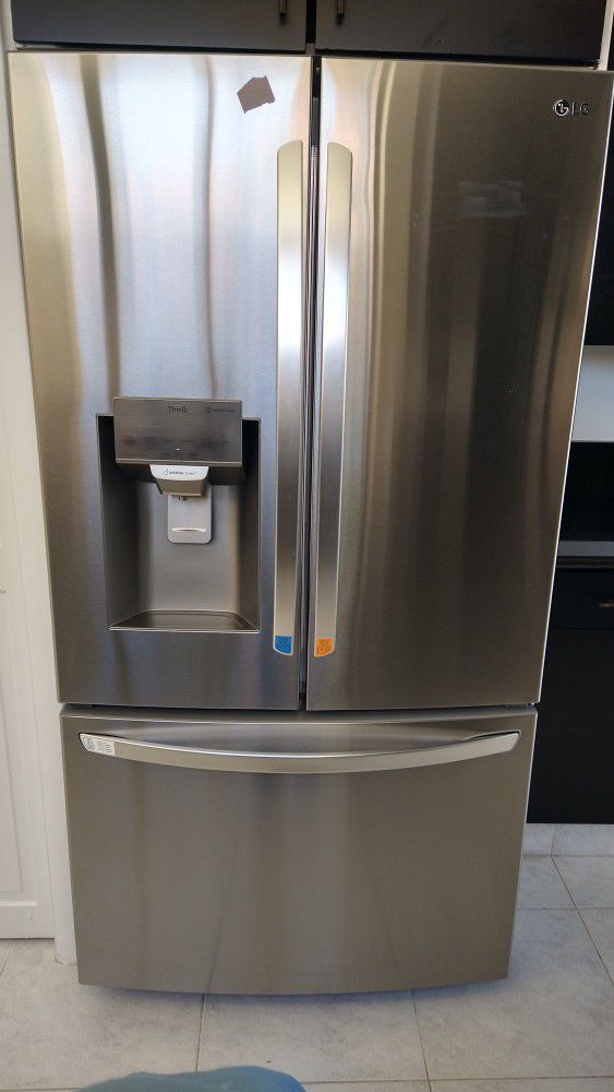 Refrigerator LG Like New,  Smart Fridge $500