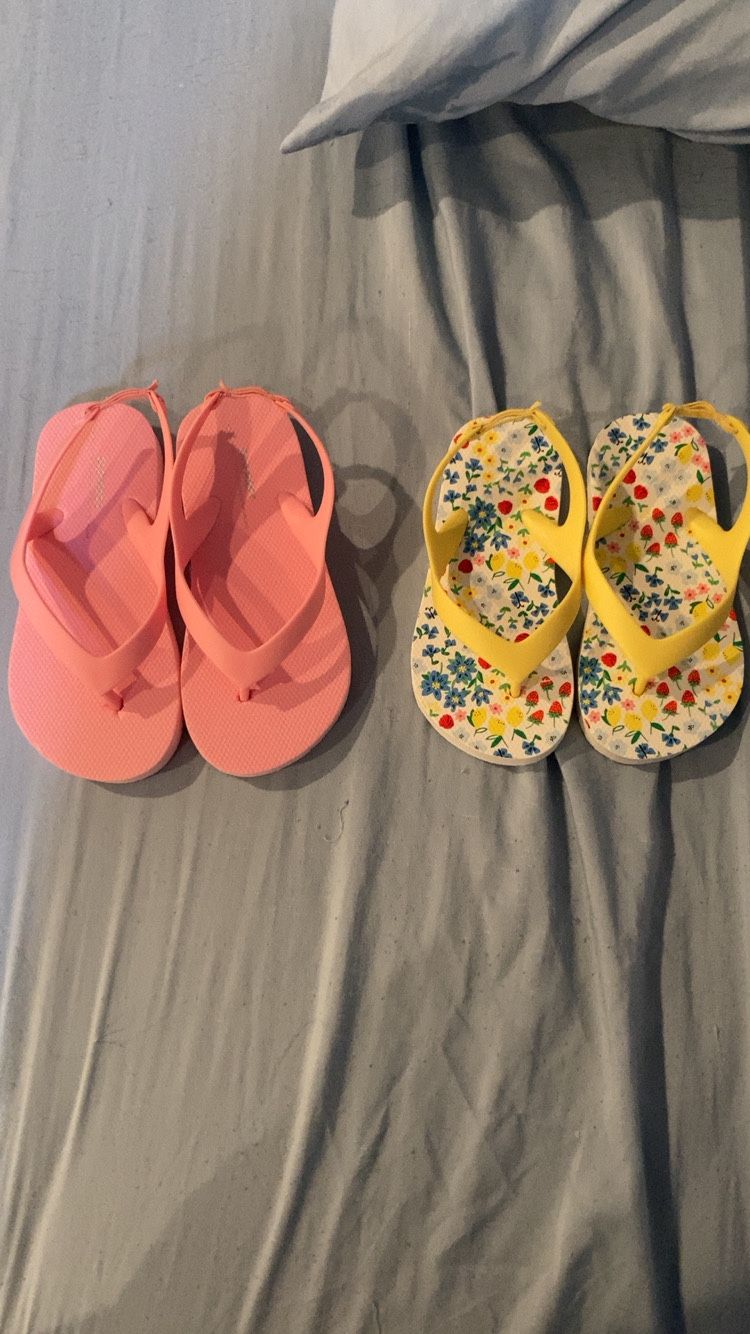 Old Navy Girls Flip Flops Size 8 & 10