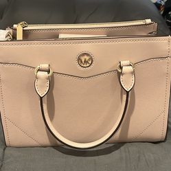 Micheal Kors purse