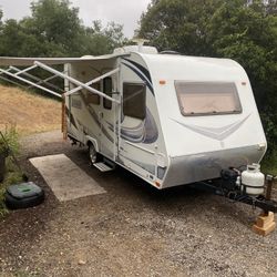 2013 Lance 15.75’ w/out tongue 20’ total length T1575