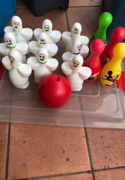Kids bowling game