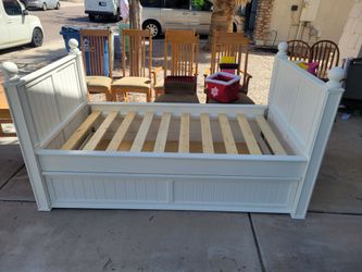 Twin trundle bed