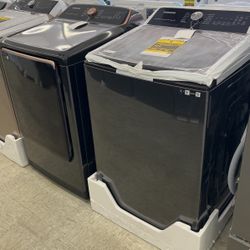 New Samsung 5.1. Cu Top Load Washer And Dryer Set 