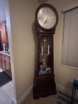 Grandfather Clock with Pendulum and Chimes