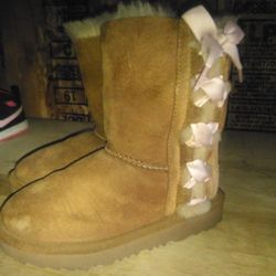 Girls Size 11 UGG Boots W Lace