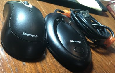 Microsoft Canada 310 Wireless optical Keyboard Mouse & Receiver 3.1 Model 1028