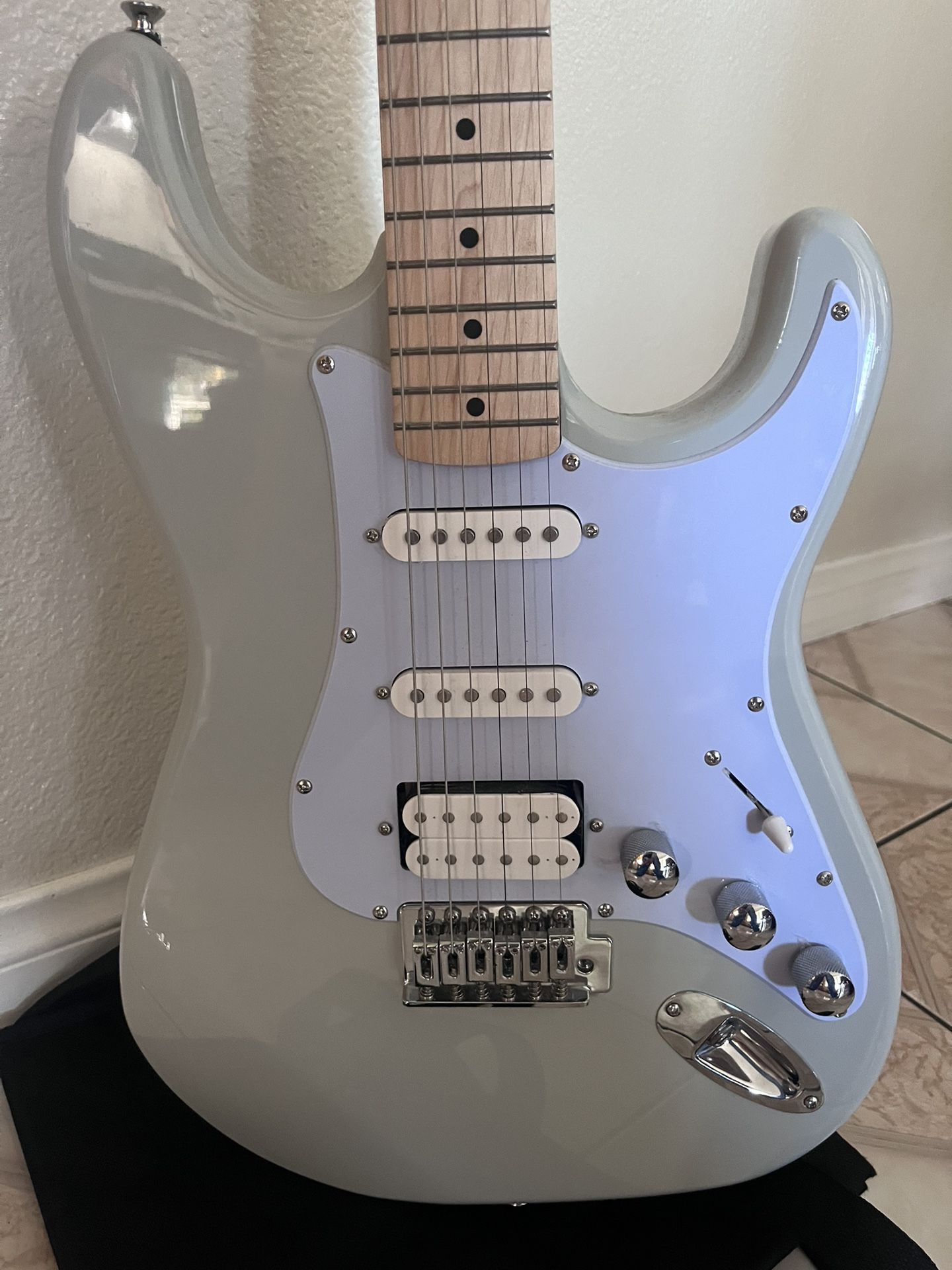 Electric Guitar With  Amp