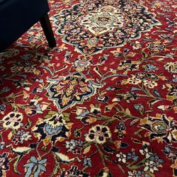 list it as “Large 9.5x13 Persian-style wool rug – excellent condition.”