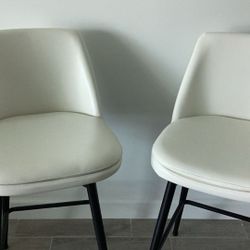 Counter Stools  New Still In Box Swivel Set Of 4