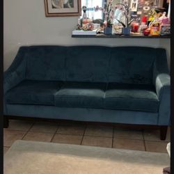 Best Home Furnishing couch