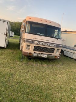 1986 WINNEBAGO(BUS)!! MUST BE TOWED!!AS IS!!