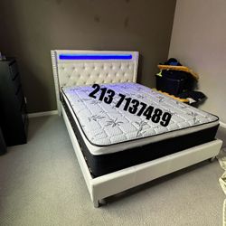 Queen Bed / mattress included  Platform Bed W/ Charging Station & Built-In LED Lights Color withe  New in a box   Queen size con Luz led  / Colchon In