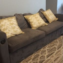 Queen-size Pull Out  Bed Couch 