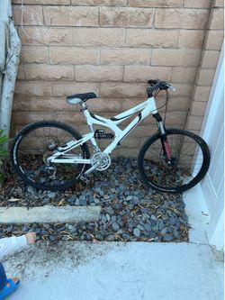 Giant dual suspension bicycle