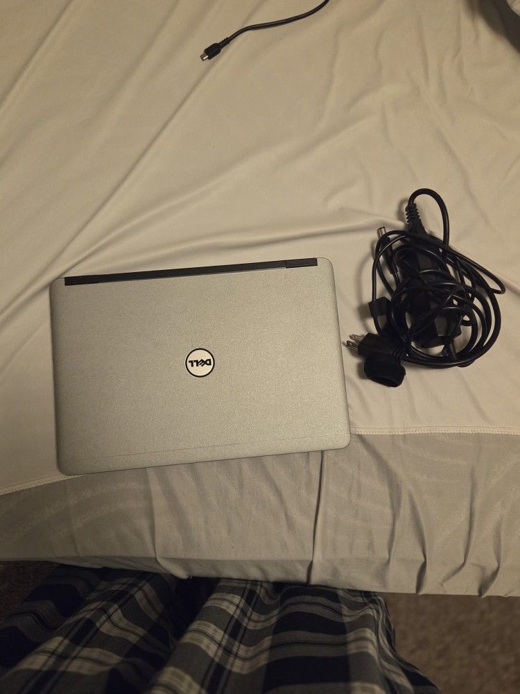 Dell Latitude E7240, i5, 8GB RAM, 256GB SSD