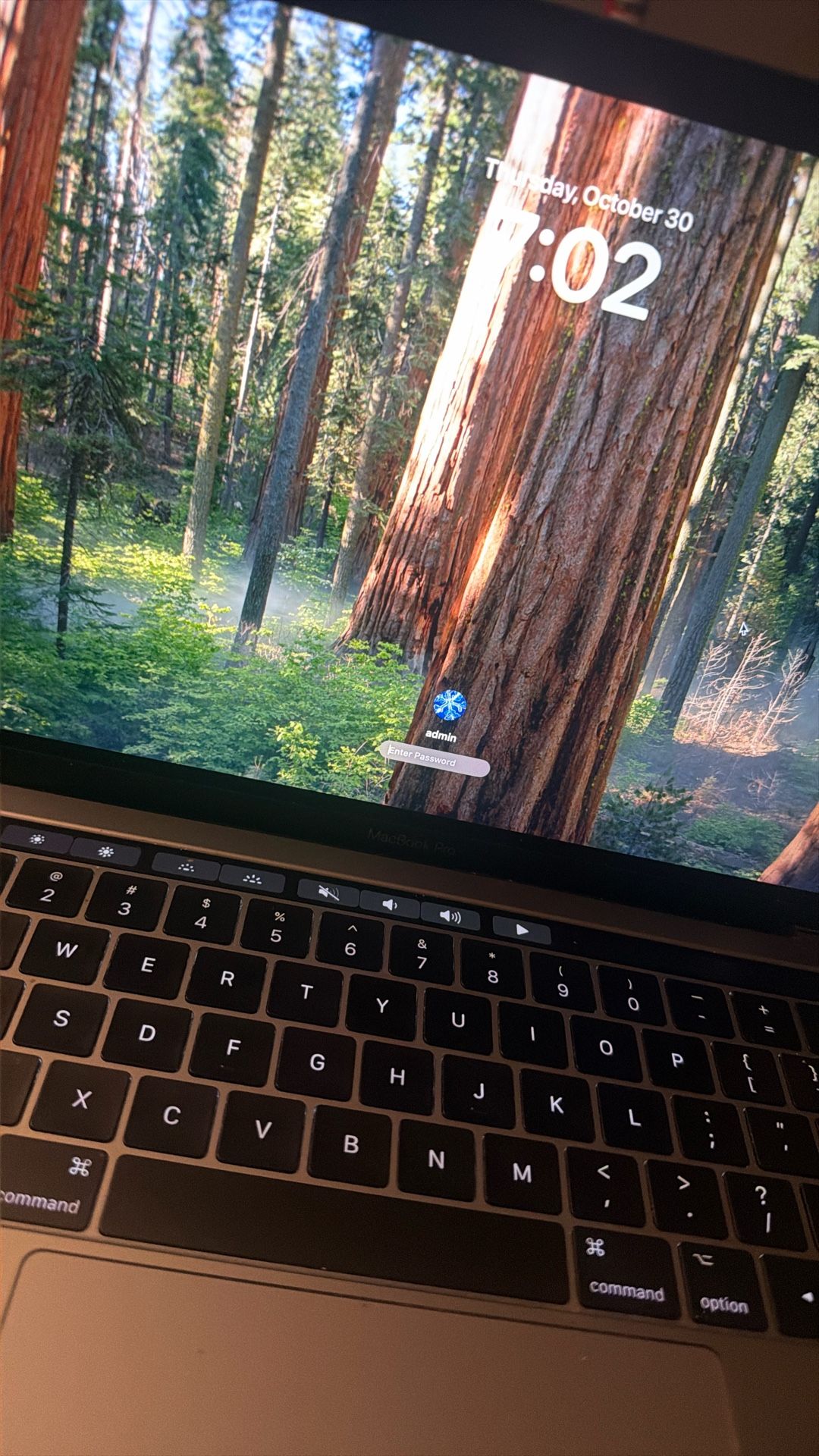 MacBook Pro 2017 16gb ram 1TB OF STORAGE