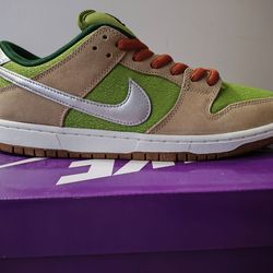 Nike SB Dunk Low "Escargot" size 10.5 mens brand new with box and receipt