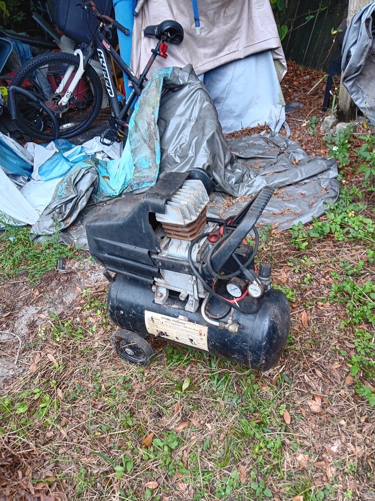 Air compressor in good condition.