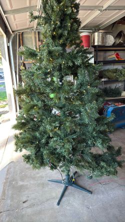 7.5 Wesley Long Needle Pine LED Pre-lit Tree 