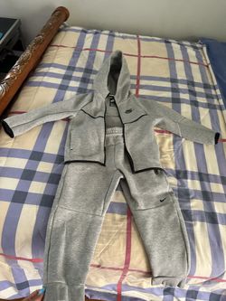 Boys Nike Tech Sweatsuit Size 7