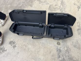 JEEP GLADIATOR LOCKABLE REAR UNDERSEAT STORAGE BIN (6LT89TX7AC)