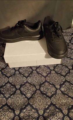 Nike Air Force 1 All Black Low-Top Sneakers
