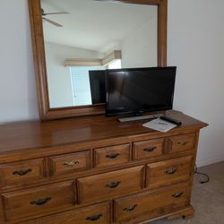 Dresser W/ Mirror & 2 Nightstands 
