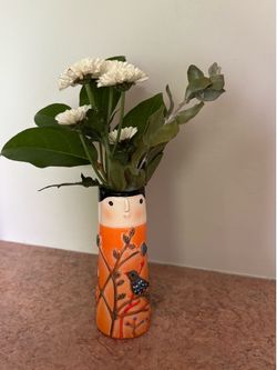 Cute resin vase 5” tall