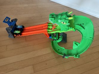 Hot Wheels Monster Trucks Sharks vs. Dinos Dragon Destruction Playset