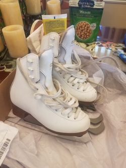 ice skates youth size 11 1/2