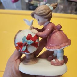 Photo girl with a globe.