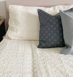 Beddy’s Full Size Bedding Set – Lightly Used