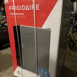 🧊 Brand New Frigidaire Mini Fridge for Sale!