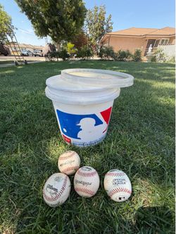 Baseball 15 comes with bucket 40$$ FREE  DELIVERY
