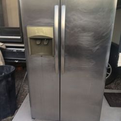 Frigidaire Refrigerator 