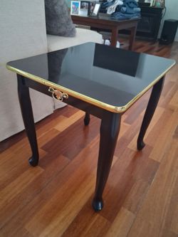 2 nice little tables
