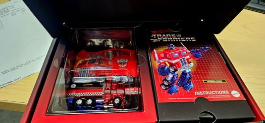 Hot Wheels Transformers Optimus Prime Die-Cast