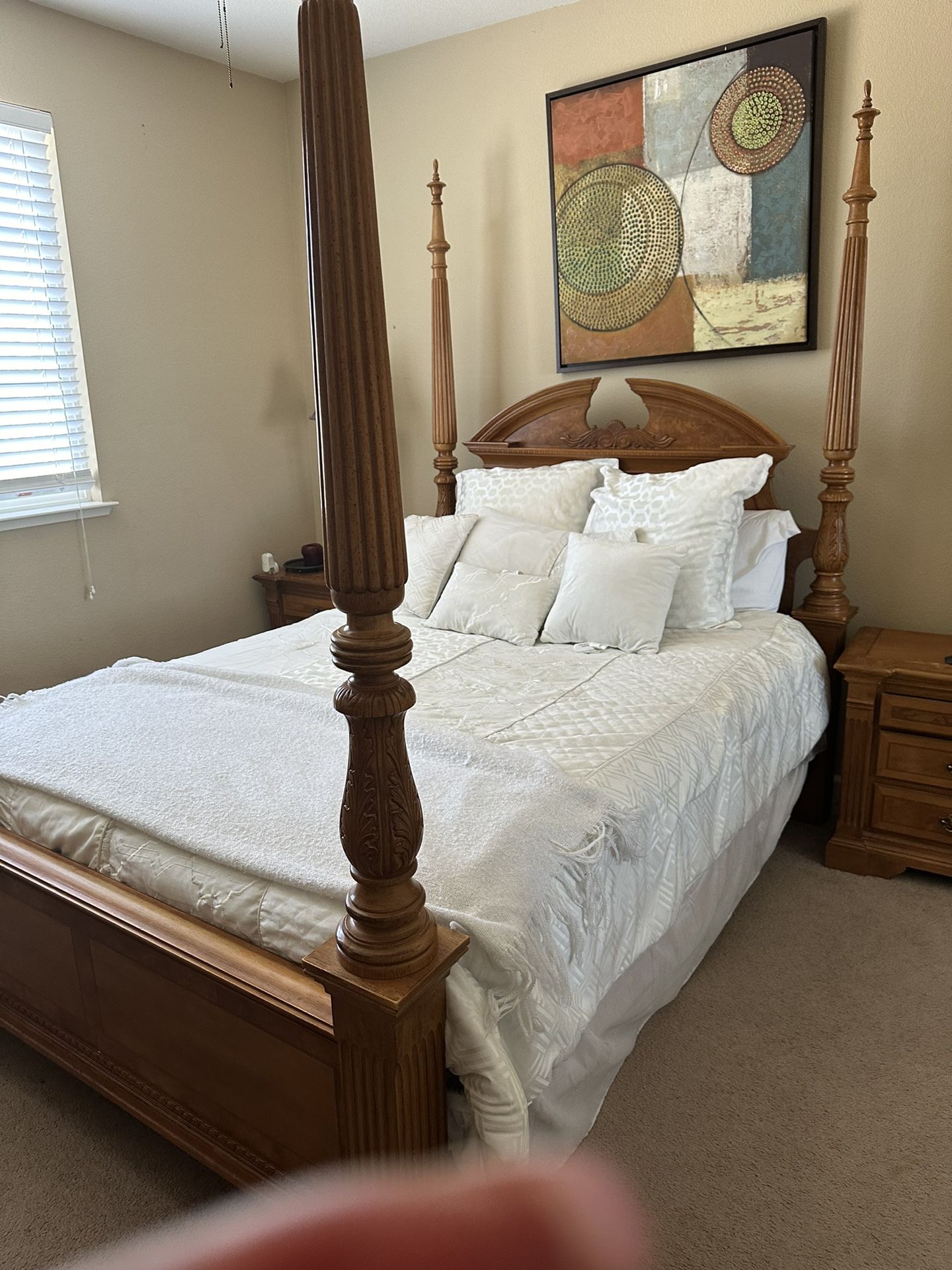 Queen Size Poster Bed With Dresser And Nightstand 