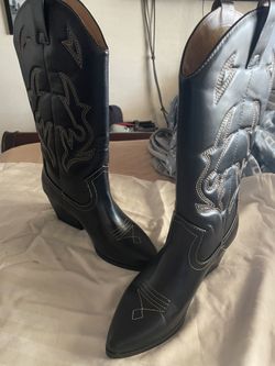 Woman’s 8.5 Cowboy Boots
